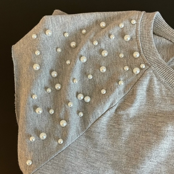 Almost Famous pearl faux beads top in a size large NWT pearl beads on sleeves - Picture 5 of 12